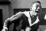 Když si tehdy sedmnáctiletý Brazilec Pelé odbyl mezinárodní premiéru na fotbalovém mistrovství světa 1958 ve Švédsku, mnoho lidí si myslelo, že jde jen o maskota "Kanárků".