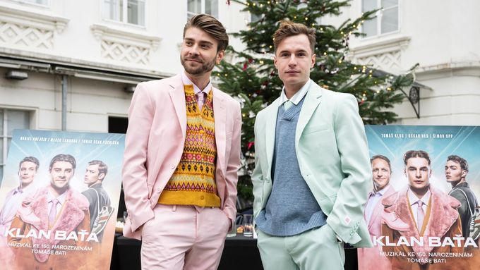 Herci Marek Lambora a Oskar Hes na setkání s tvůrčím týmem Letní scény Musea Kampa k novému představení Klan Baťa. Oba mají alternovat v roli Tomáše Bati.