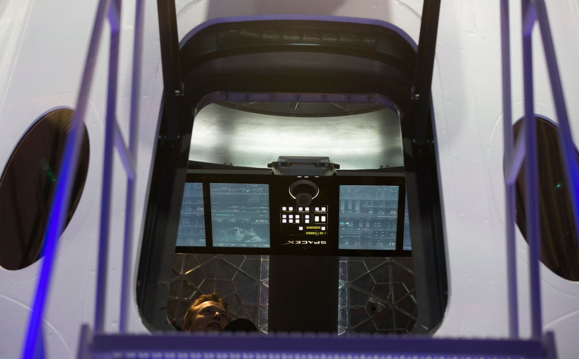 Space X představila Dragon 2