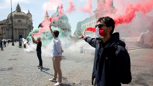 Demonstrace kvůli ekonomickým dopadům epidemie v Itálii.