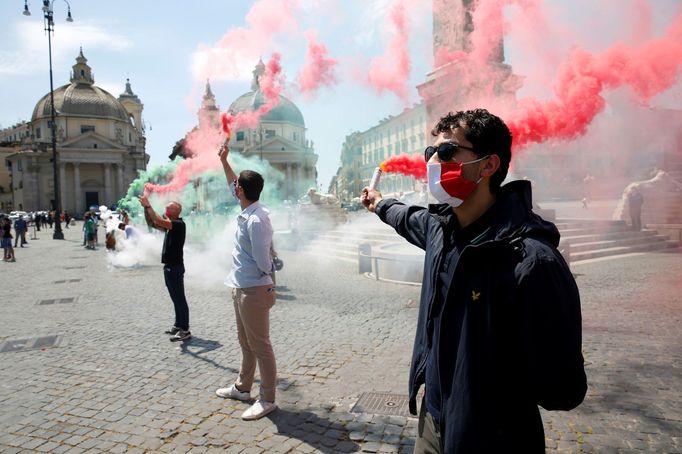 Demonstrace kvůli ekonomickým dopadům epidemie v Itálii.