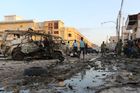 Výbuchy dvou náloží ukrytých v autě zabily v Somálsku čtyři lidi