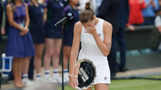 Plačící Karolína, spokojený Novak a spousta celebrit. To byl tenisový Wimbledon