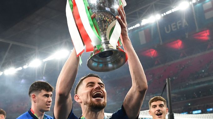 Jorginho už se v létě polaskal s trofejí pro mistra Evropy, teď získal další cenu