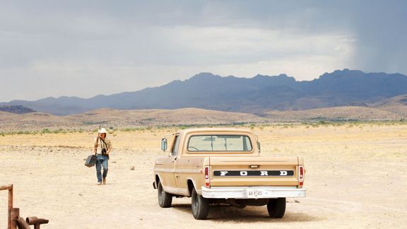 Cormaca McCarthyho celosvětově proslavila oscarová adaptace románu Tahle země není pro starý z roku 2007. Na snímku je Josh Brolin.