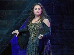 Ljudmila Monastyrská v Nabuccovi zpívá Abigail.