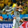 MS 2014, Brazílie-Chorvatsko: Thiago Silva a  Julio Cesar slaví vítěztsví