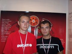 Josef Valihrach (vlevo) a Tomáš Nevídal milují motocykly Ducati.