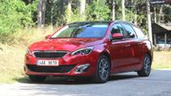 Jen o desetinu víc si v laboratorních podmínkách řekne rodinný Peugeot 308 1.6 BlueHDI/88 kW a to jak v provedení hatchback tak jako kombík SW (na snímku). Jde tedy o nejúspornější vůz s karoserií kombi na trhu. Peugeot zveřejnil u tohoto vozu také reálnou spotřebu z testu s běžným řidičem na běžné silnici, kde dosáhl rovných pěti litrů.