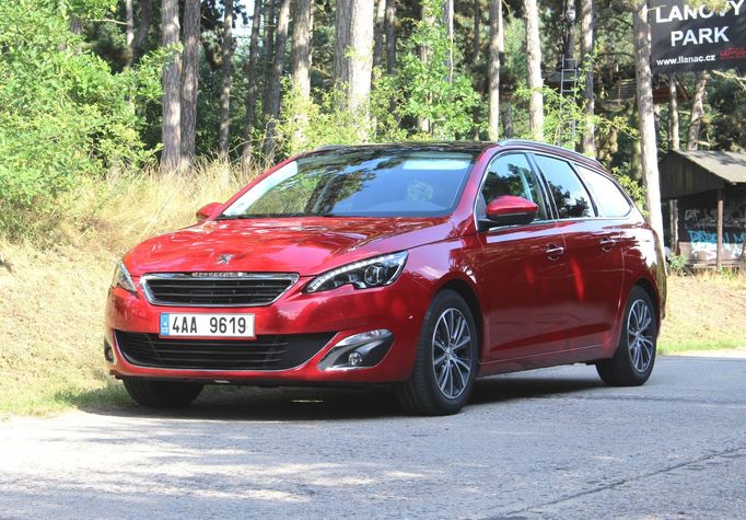 Karosérie nového Peugeotu 308 SW má elegantní linie.