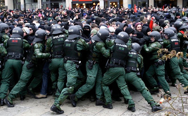 Střety policie s demonstranty v Drážďanech
