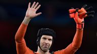 Brankář Petr Čech na Emirates Stadium udržel čisté konto.