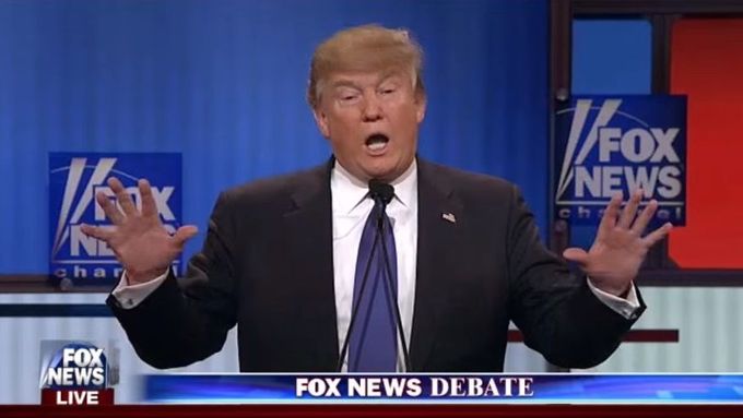 Donald Trump obhajuje velikost svých rukou.