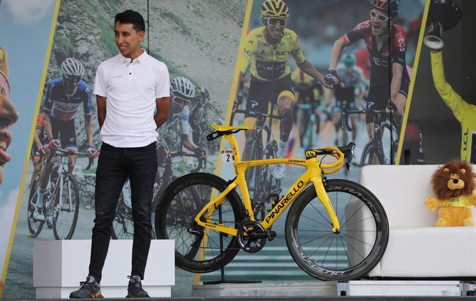 Egan Bernal slaví v Bogotě triumf v Tour de France