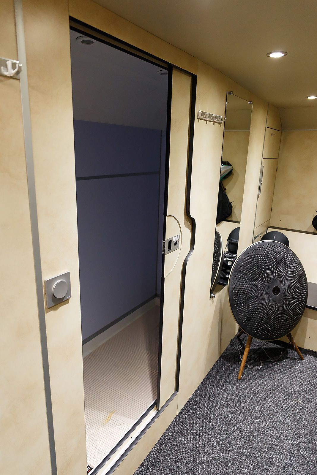 Pohledy do zákulisí Tour de France: týmový autobus stáje Bora