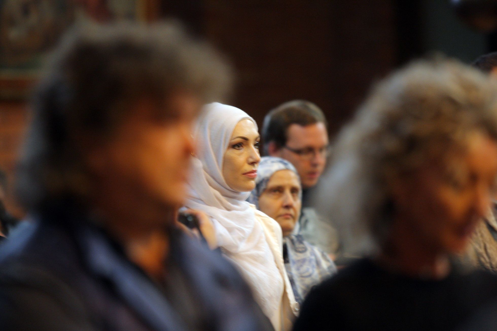 Muslimové v pražském katolickém chrámu