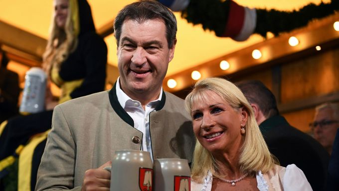Bavorský premiér Markus Söder se svou manželkou Karin