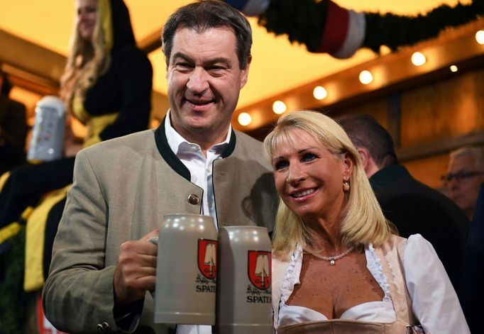 Bavorský premiér Markus Söder se svou manželkou Karin