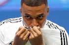 Nová devítka přilákala 80 tisíc fanoušků. Mbappé poprvé oblékl dres Realu