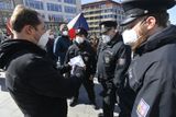 Dnes tak policie nepustila za hranice okresů několik autobusů, které na demonstraci  do Prahy mířily proti vládním opatřením.