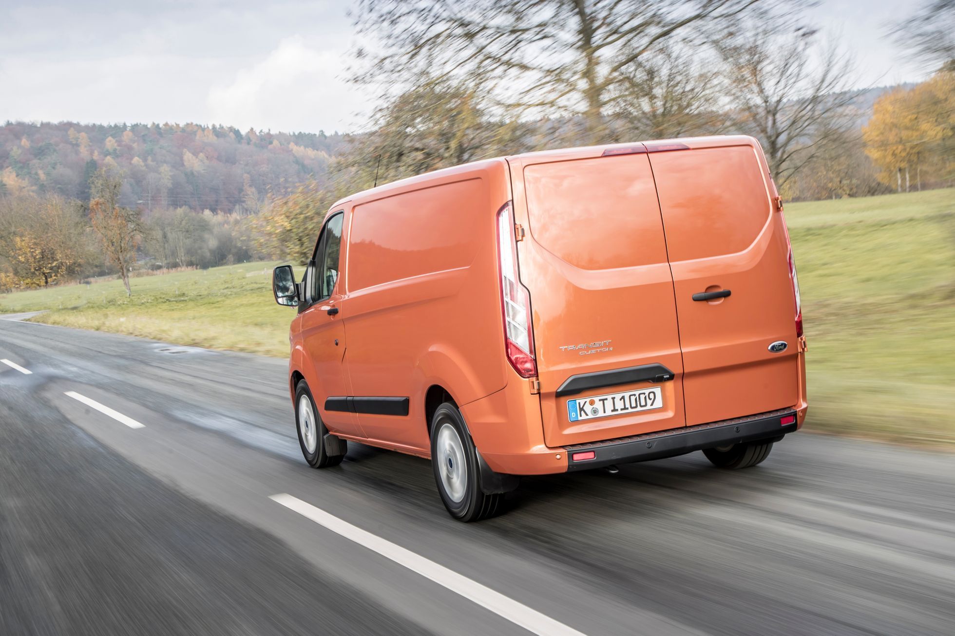 ford-transit-custom-2017-facelift-aktu-ln-cz