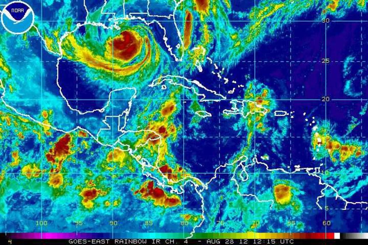 Bouře Isaac z družice NOAA