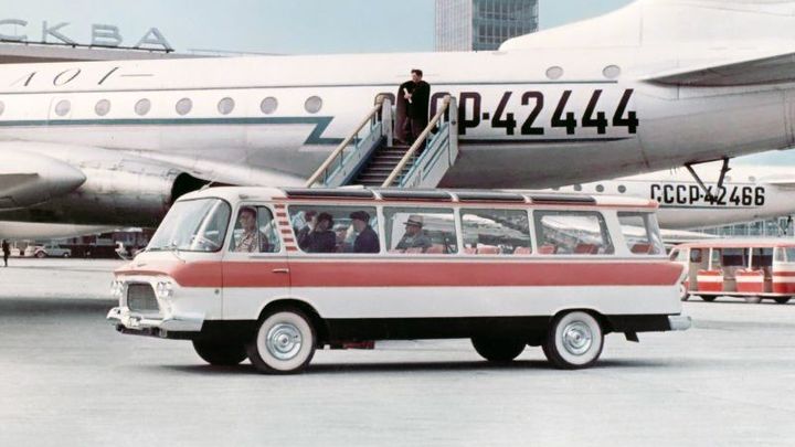 Luxusní ZiL 118 předběhl svou dobu. Nejhezčí sovětské auto chtěl dělat i Ford; Zdroj foto: ZiL