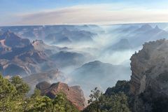 Požár u Grand Canyonu na západě USA se rychle šíří, evakuovalo se už na 500 lidí