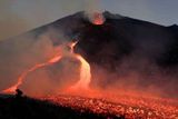 Nejničivější erupce přišla v roce 1814. Žhnoucí láva tehdy pohřbila celé město a v něm 1200 lidí.