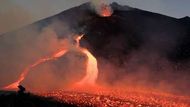 Nejničivější erupce přišla v roce 1814. Žhnoucí láva tehdy pohřbila celé město a v něm 1200 lidí.