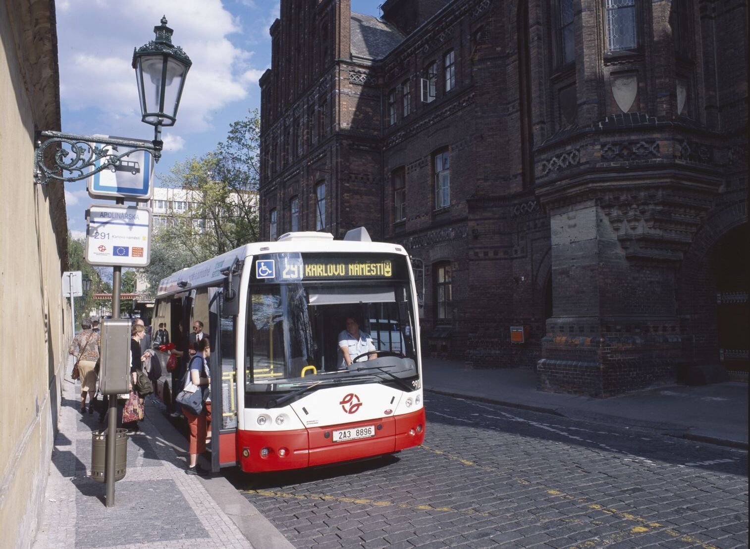 autobusy Praha historie
