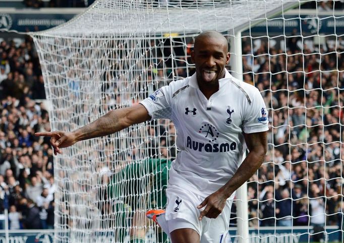 Fotbalista Tottenhamu Jermain Defoe slaví svůj gól v utkání anglické Premier League 2012/13 proti Chelsea.