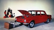 To lépe vybavená "stovka" ve výbavě de Luxe (model 100 L) se prodávala v roce 1974 o 600 tuzexových korun dráž, ovšem nabídla také třeba vnější zpětné zrcátko a látkové potahy sedaček. Za další 80 tuzexových korun bylo možné auto osadit radiálními pneumatikami.