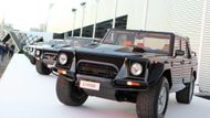 Urus není prvním SUV značky. Už v roce 1986 Lamborghini uvedlo na trh model LM 002. Šlo ale spíše o luxusní offroad než SUV.