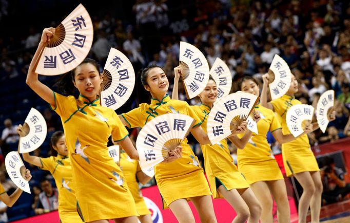 Roztleskávačky na MS v basketbalu 2019