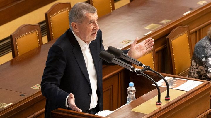"Co byste dělala, kdybyste tady neseděla?" Babiš se ve sněmovně utrhl na Pekarovou