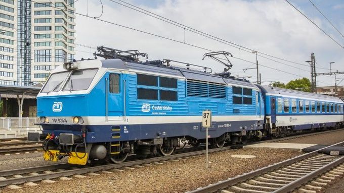 Zavádění systému ETCS má i další důsledky - z kolejí musely zmizet lokomotivy, do nichž není rentabilní zabezpečovač montovat. Jde například o tyto stroje přezdívané potkan či banán.
