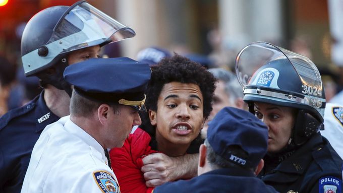 Protesty proti policejnímu násilí v New Yorku.