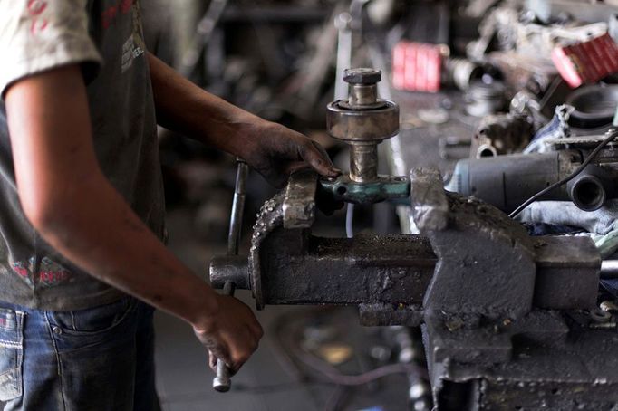 Middle East News - June 4, 2013 June 4, 2013 - Gaza City, Gaza Strip, Palestinian Territory - A young Palestinian repairs a car in Gaza city, June 04, 2013. Child labor is widespread in the Gaza Strip because of the high rates of poverty and unemployment, according to reports