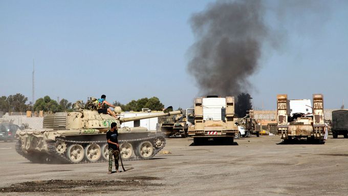 Chaos Libyí zmítá od pádu Muammara Kaddáfího.