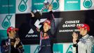 Sebastien Vettel slaví svůj triumf na stupních vítězů