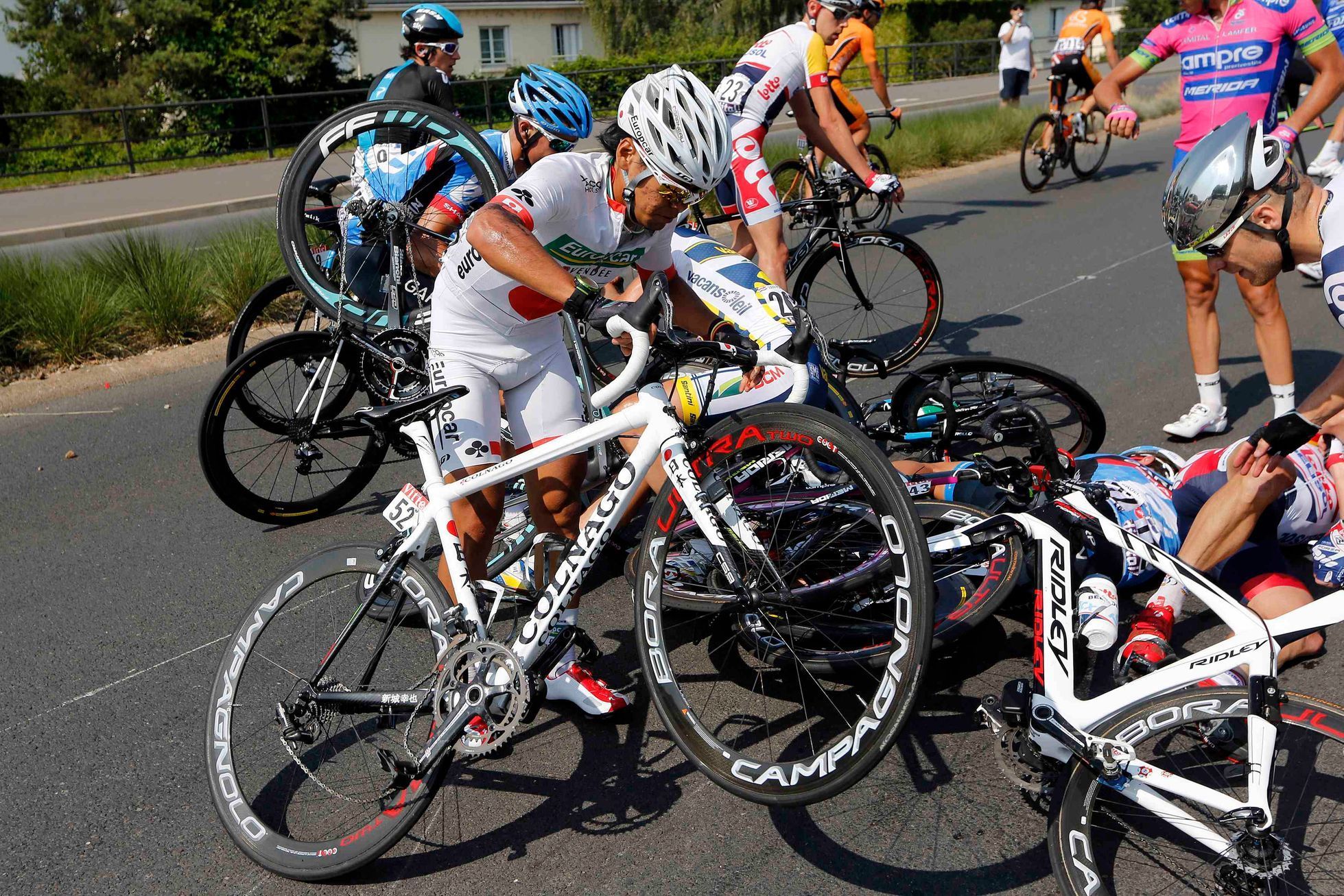 Dvanáctá etapa Tour de France 2013 - hromadný pád