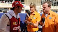 Felipe Massu před závodem jako televizní reportér zpovídal i jeho bývalý kolega z F1, brazilský krajan Rubens Barrichello (vpravo).