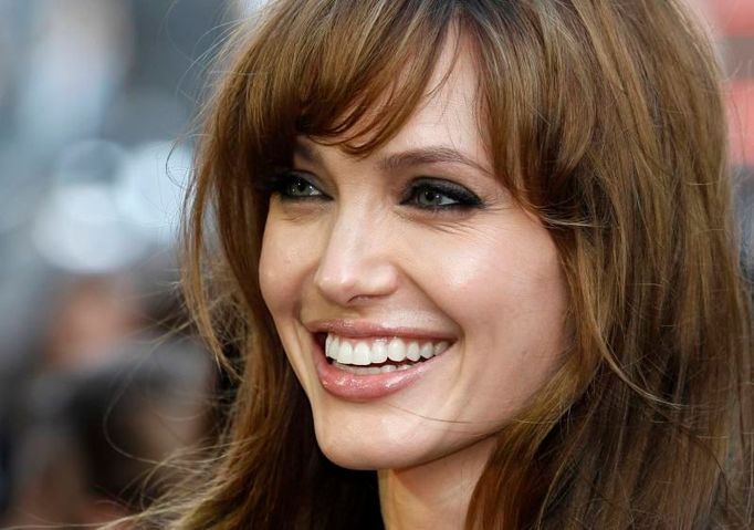 Angelina Jolie na britské premiéře filmu Salt