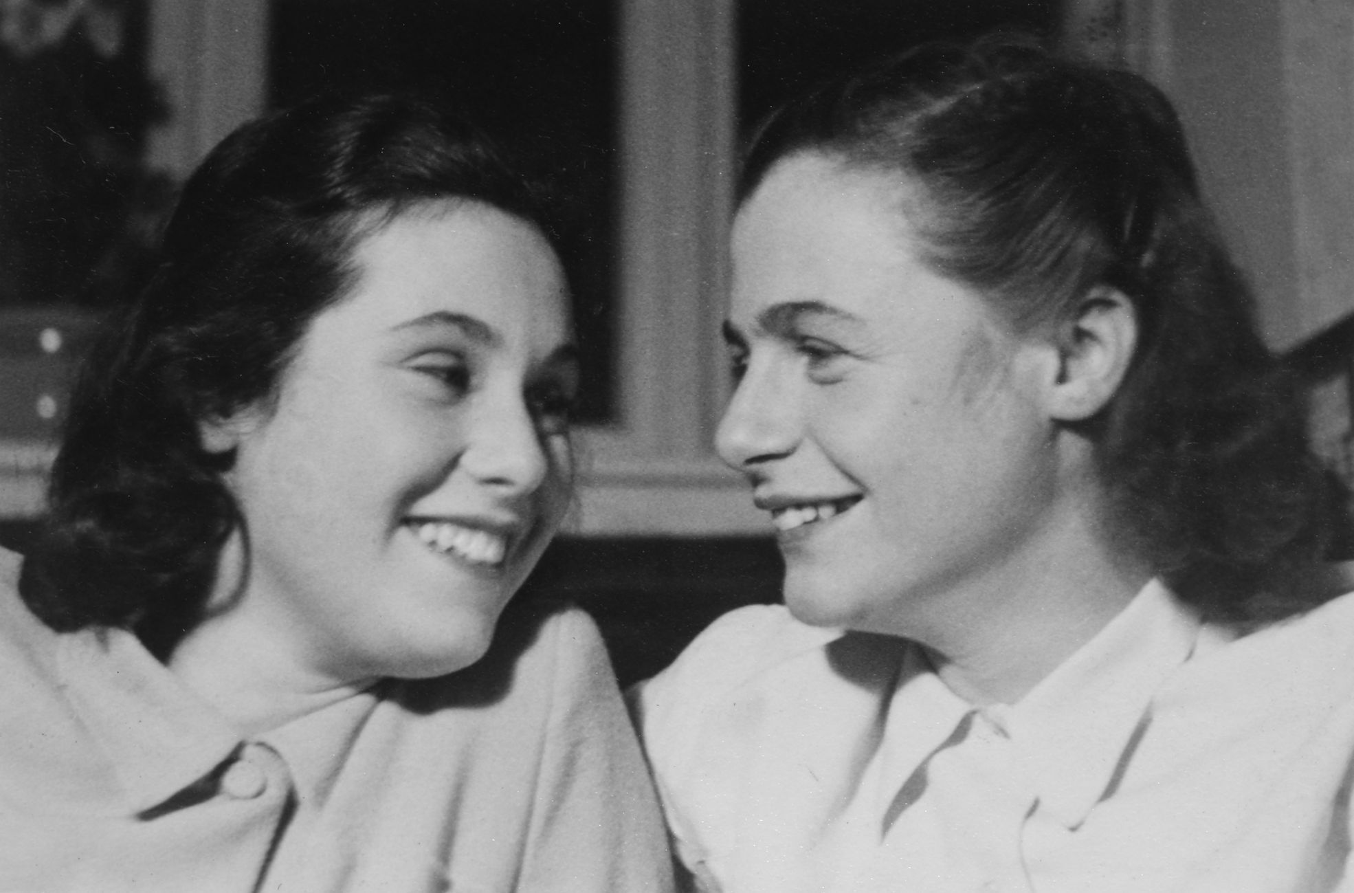 Hana Kleinová s Hildou Taussigovou na snímku z roku 1946.