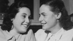 Hana Kleinová s Hildou Taussigovou na snímku z roku 1946.