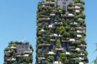 Život ve vertikálním městském lese: V centru Milána mají mrakodrapy, na kterých rostou stromy.
