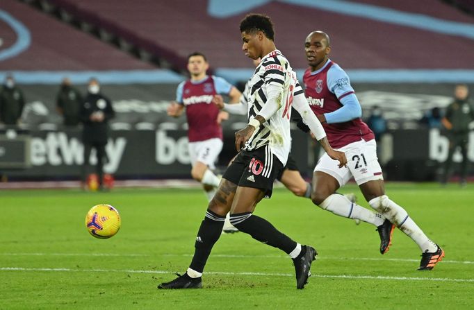 11. kolo anglické Premier League, West Ham - Manchester United: Marcus Rashford dává gól na 1:3.