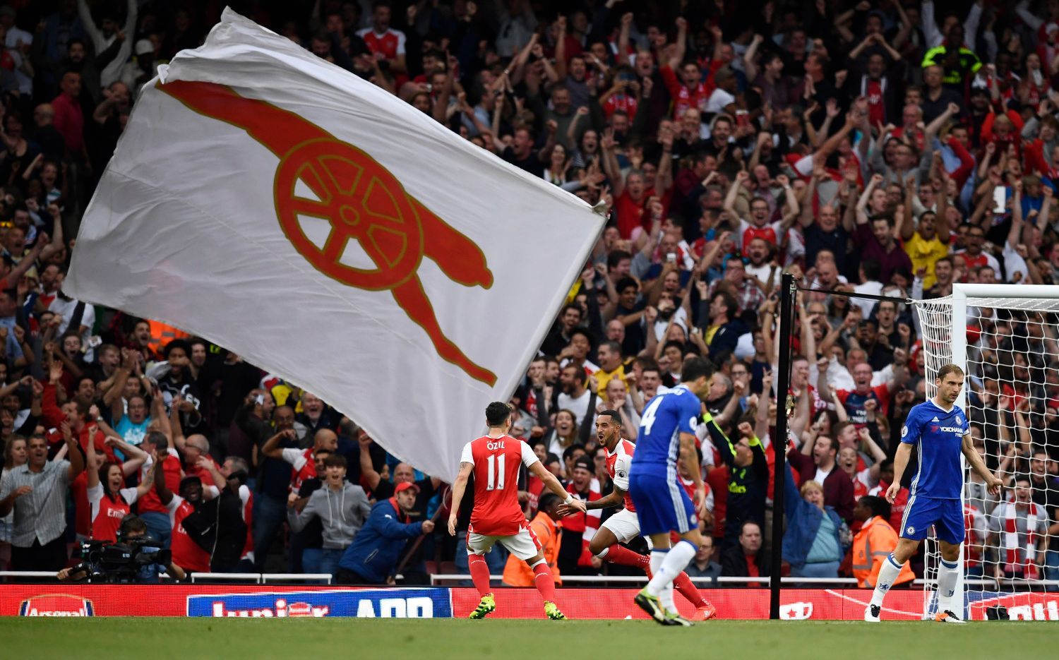 PL, Arsenal-Chelsea: Theo Walcott slaví gól na 2:0