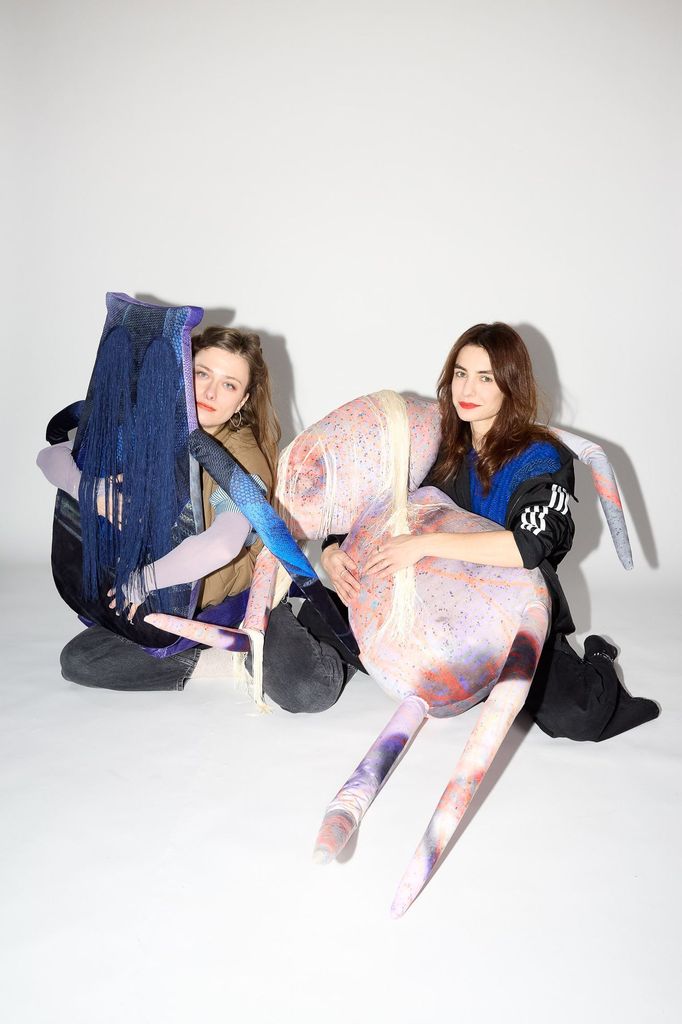 Umělecké duo Shotby.us tvoří Lenka Glisníková a Karolína Matušková.